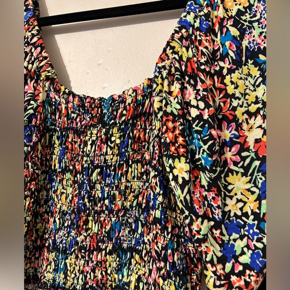 Urban Outfitters Floral Smocked Puff Sleeve Crop Size Medium - Picture 4 of 7
